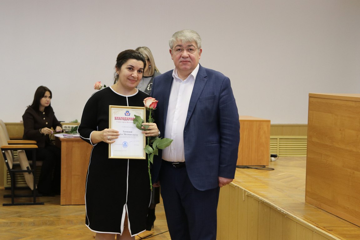 Александр Михайлов: Сегодня по традиции общегородское совещание начали с приятного момента – поздравления и вручения заслуженных наград Александр Михайлов: Сегодня по традиции общегородское совещание начали с приятного момента – поздравления и вручения заслуженных наград