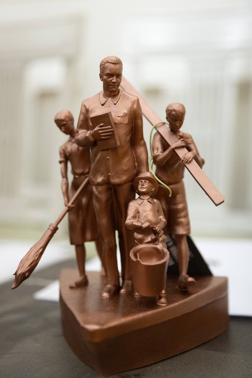 В Курске стартовало онлайн-голосование за лучший проект скульптурной композиции, посвященной Аркадию Гайдару и тимуровцам В Курске стартовало онлайн-голосование за лучший проект скульптурной композиции, посвященной Аркадию Гайдару и тимуровцам