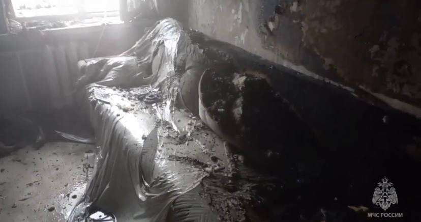 Пожарные спасли ребёнка из горящей квартиры в доме на Ленина Пожарные спасли ребёнка из горящей квартиры в доме на Ленина