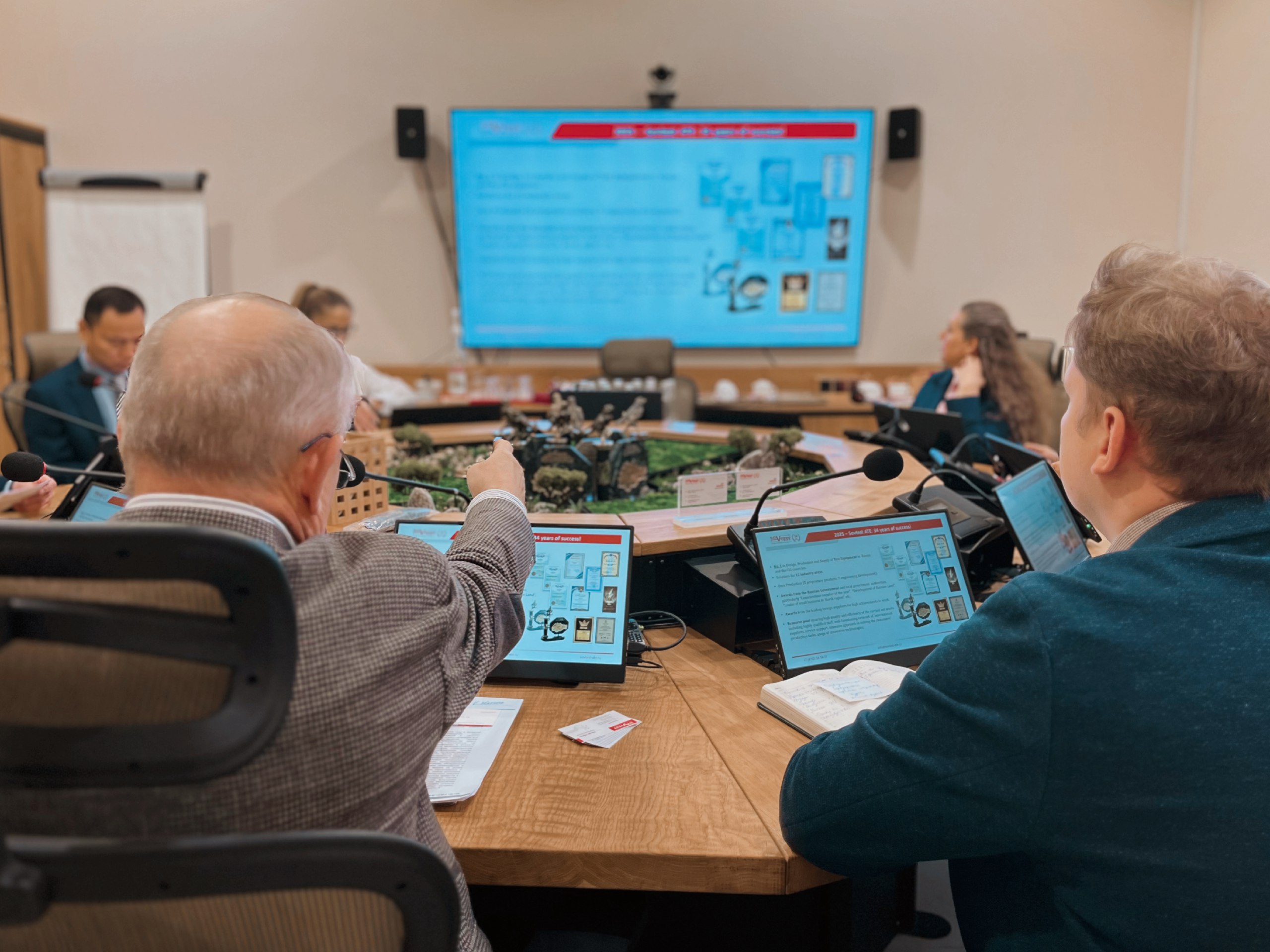 Представители группы компаний CCSP из Китая посетили курскую площадку «Совтест АТЕ» Представители группы компаний CCSP из Китая посетили курскую площадку «Совтест АТЕ»