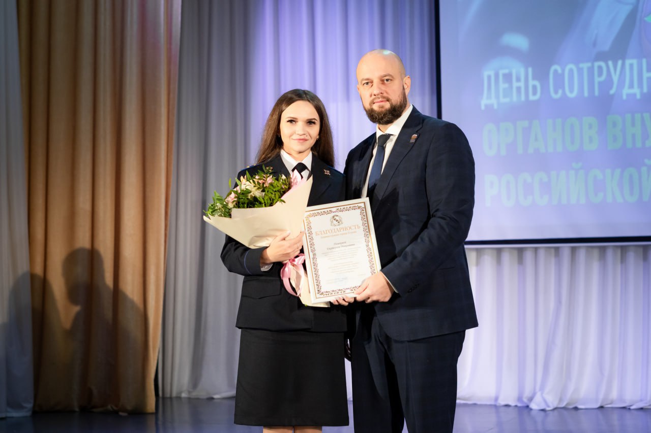 Курские стражи порядка принимают поздравления Курские стражи порядка принимают поздравления