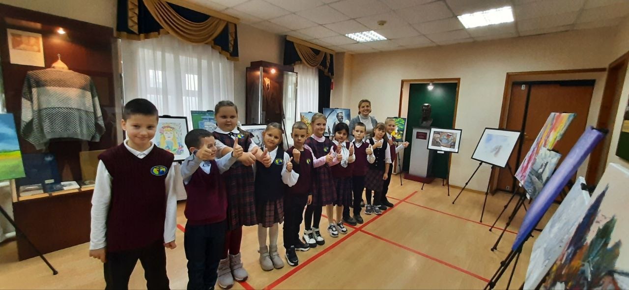 Занятия по дополнительной общеразвивающей программе "К родным истокам" ребята не только знакомятся с историей родного края, но с государственными праздниками Занятия по дополнительной общеразвивающей программе "К родным истокам" ребята не только знакомятся с историей родного края, но с государственными праздниками