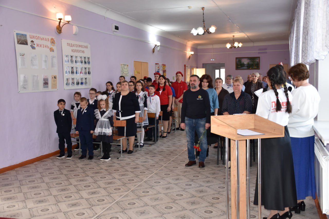 «Герои никогда не умирают, Герои в нашей памяти живут!» «Герои никогда не умирают, Герои в нашей памяти живут!»