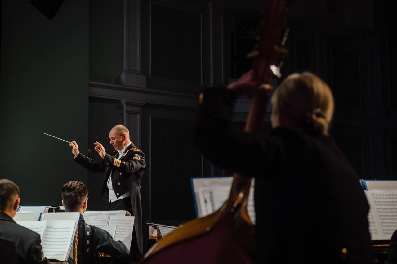 В Курске концерт оркестра ВМФ России начался с «Курского вальса» В Курске концерт оркестра ВМФ России начался с «Курского вальса»
