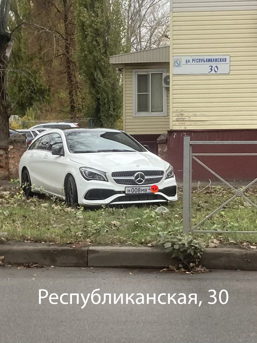 Мы продолжаем публиковать фотографии водителей, которые паркуются неправильно Мы продолжаем публиковать фотографии водителей, которые паркуются неправильно