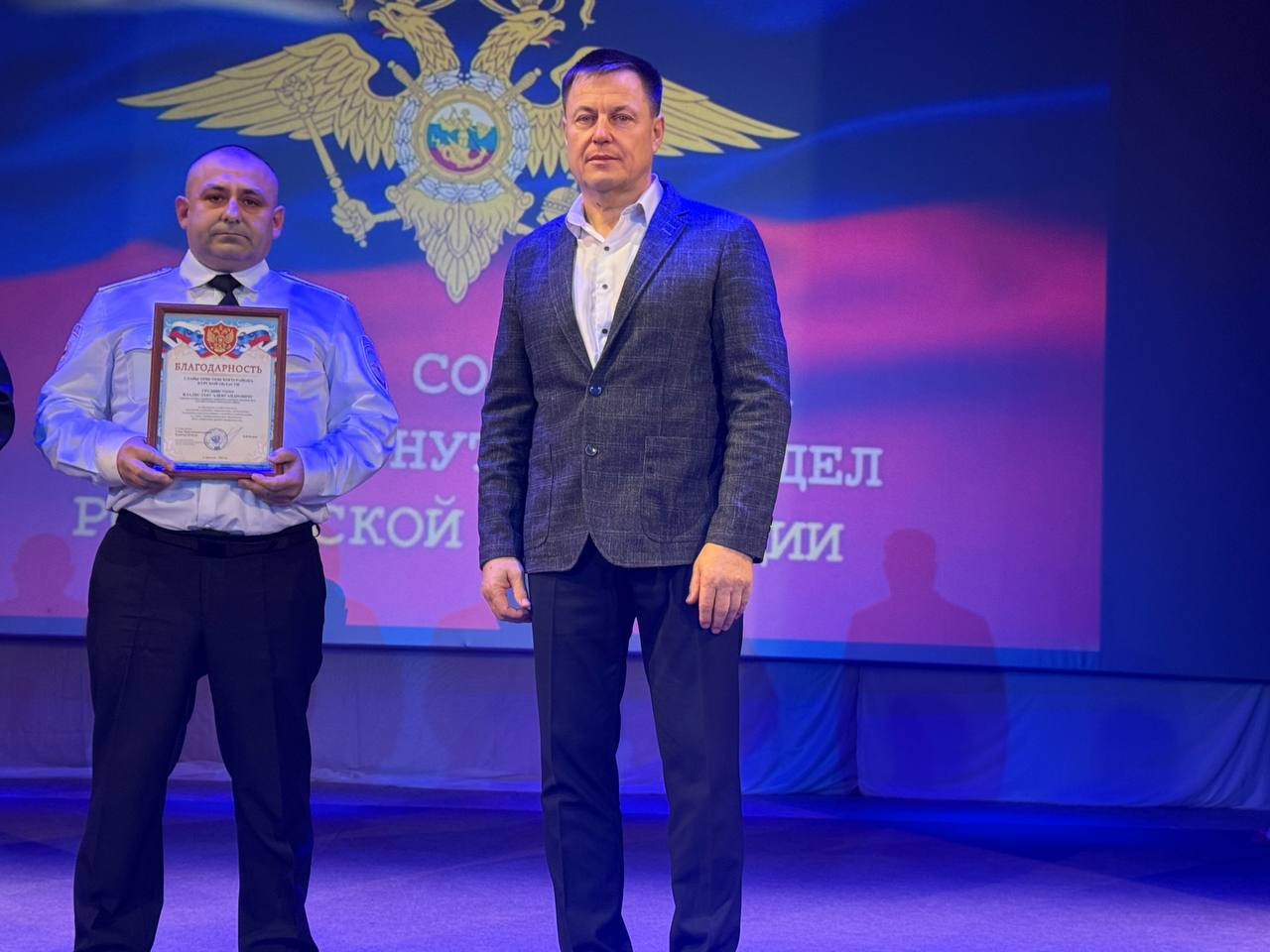 В Пристенском районе отметили приближающийся День сотрудника органов внутренних дел! Сегодня в районном Доме культуры состоялось торжество, посвященное тем, кто стоит на страже нашего спокойствия В Пристенском районе отметили приближающийся День сотрудника органов внутренних дел! Сегодня в районном Доме культуры состоялось торжество, посвященное тем, кто стоит на страже нашего спокойствия