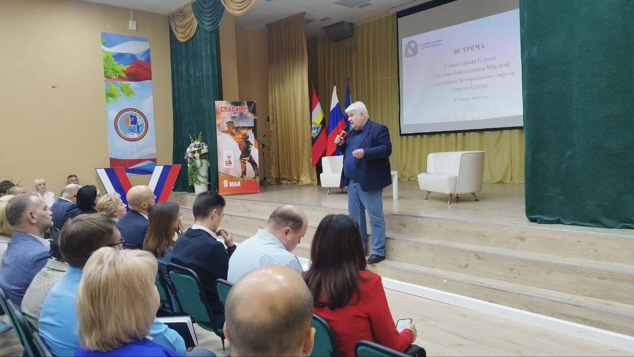 Установка детских площадок, благоустройство территорий – главные направления работы, подчеркнул Андрей Борисов