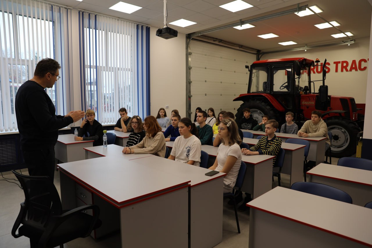 В Курской области завершился образовательный интенсив «Научная синергия: математика, физика и информатика» В Курской области завершился образовательный интенсив «Научная синергия: математика, физика и информатика»