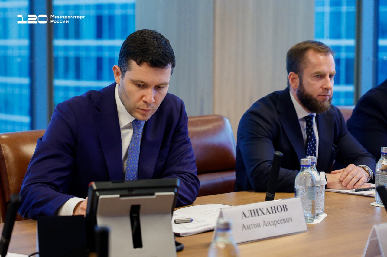 Глава Минпромторга России провел рабочую встречу с губернатором Курской области Глава Минпромторга России провел рабочую встречу с губернатором Курской области