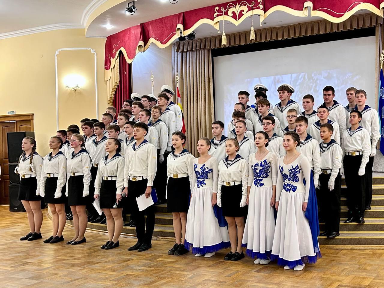 Более 20 учеников школы № 18 имени А.С. Сергеева получили удостоверения и знаки участника Всероссийского детско-юношеского военно-патриотического общественного движения «Юнармия»