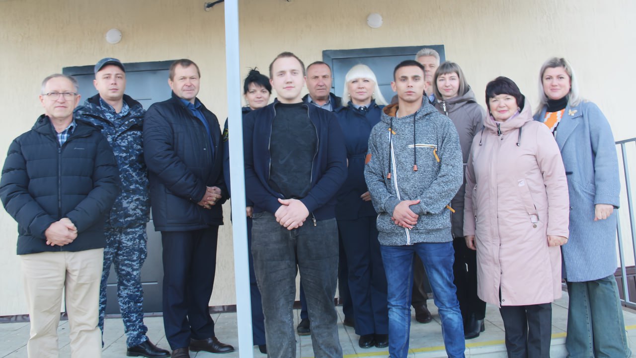 Михаил Игнатов: Сегодня состоялось торжественное вручение ключей от благоустроенных квартир двум молодым людям из категории детей-сирот и детей, оставшихся без попечения родителей