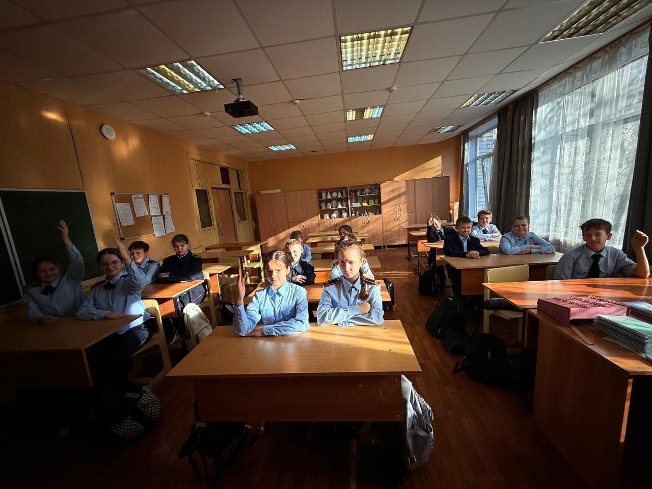 Офицер регионального следственного управления провела урок безопасности для кадет ведомства Офицер регионального следственного управления провела урок безопасности для кадет ведомства