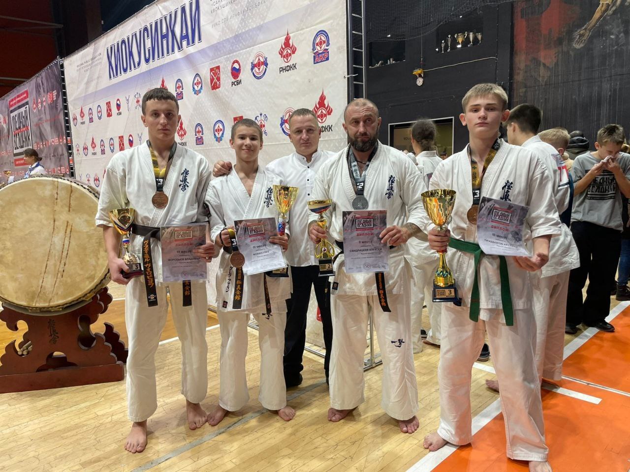 МЕДАЛИ «МЕДНОГО ВСАДНИКА». Курские спортсмены с триумфом выступили в Санкт-Петербурге на всероссийских соревнованиях по киокусинкай «Медный всадник» МЕДАЛИ «МЕДНОГО ВСАДНИКА». Курские спортсмены с триумфом выступили в Санкт-Петербурге на всероссийских соревнованиях по киокусинкай «Медный всадник»