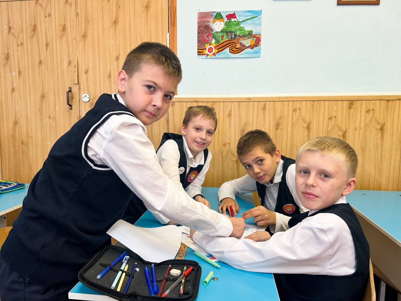 Ко Дню народного единства в лагере «Орленок» прошла квест-игра между командами первичных отделений «Движения Первых» города Курска Ко Дню народного единства в лагере «Орленок» прошла квест-игра между командами первичных отделений «Движения Первых» города Курска