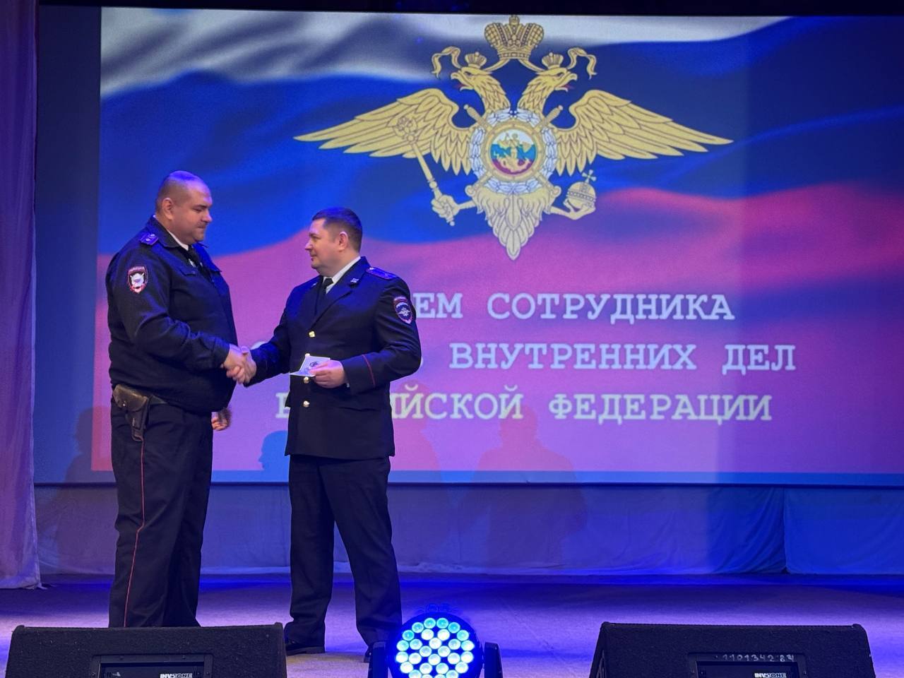 В Пристенском районе отметили приближающийся День сотрудника органов внутренних дел! Сегодня в районном Доме культуры состоялось торжество, посвященное тем, кто стоит на страже нашего спокойствия В Пристенском районе отметили приближающийся День сотрудника органов внутренних дел! Сегодня в районном Доме культуры состоялось торжество, посвященное тем, кто стоит на страже нашего спокойствия