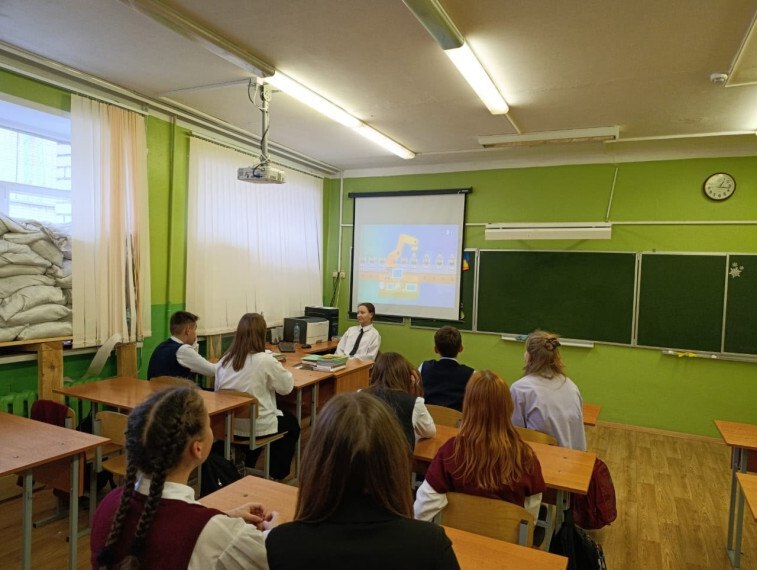 6 ноября 2025г. в нашей школе состоялось профориентационное занятие «Россия-мои горизонты», посвящённое одной из основ экономики — сфере добычи, переработки и тяжёлой промышленности 6 ноября 2025г. в нашей школе состоялось профориентационное занятие «Россия-мои горизонты», посвящённое одной из основ экономики — сфере добычи, переработки и тяжёлой промышленности