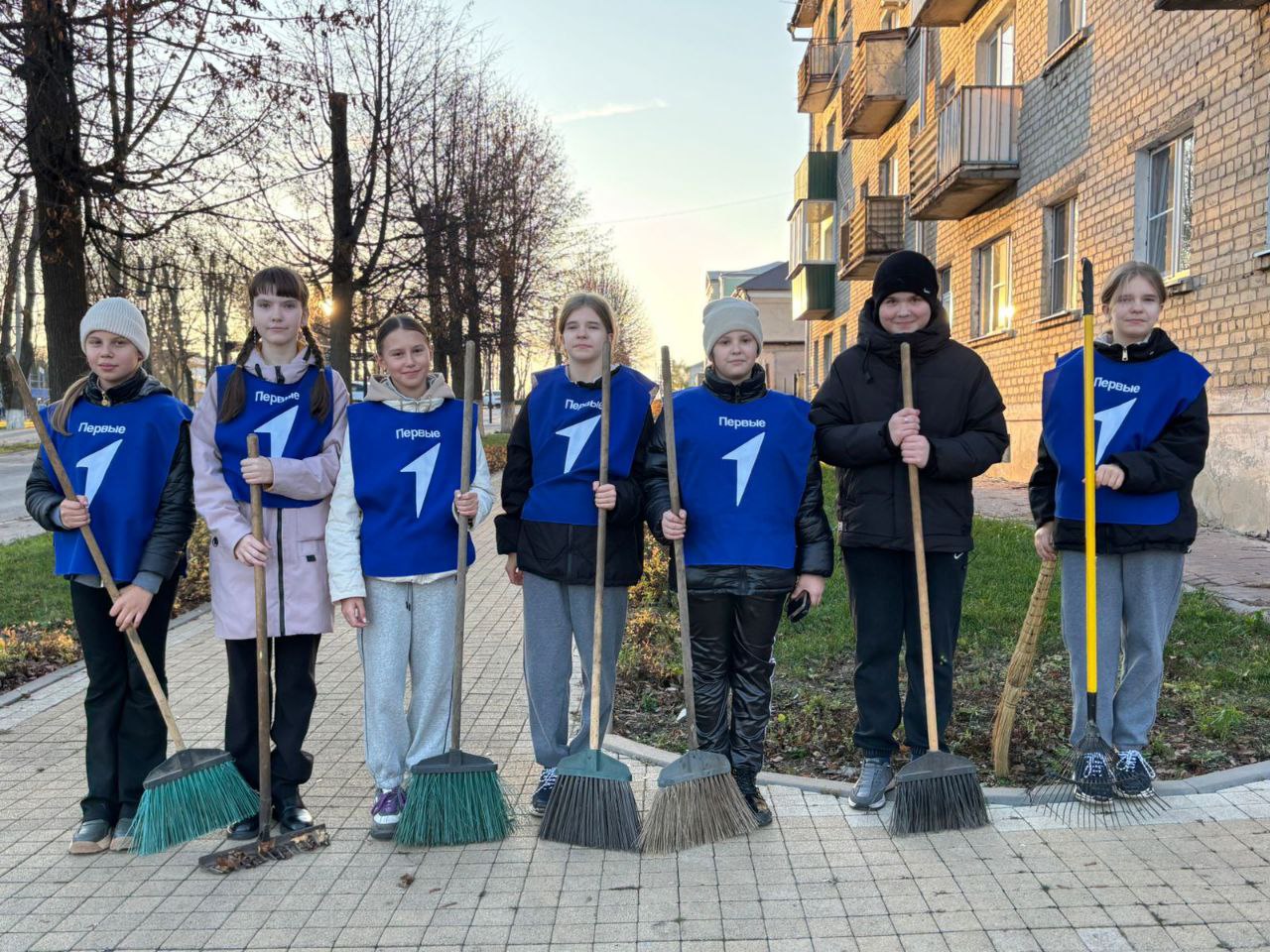 Сергей Цуканов: Сегодня в Фатеже прошёл общегородской осенний субботник, в котором приняли участие трудовые коллективы администрации района и города, подведомственных учреждений, активисты Движения Первых, работники ЖКХ и... Сергей Цуканов: Сегодня в Фатеже прошёл общегородской осенний субботник, в котором приняли участие трудовые коллективы администрации района и города, подведомственных учреждений, активисты Движения Первых, работники ЖКХ и...
