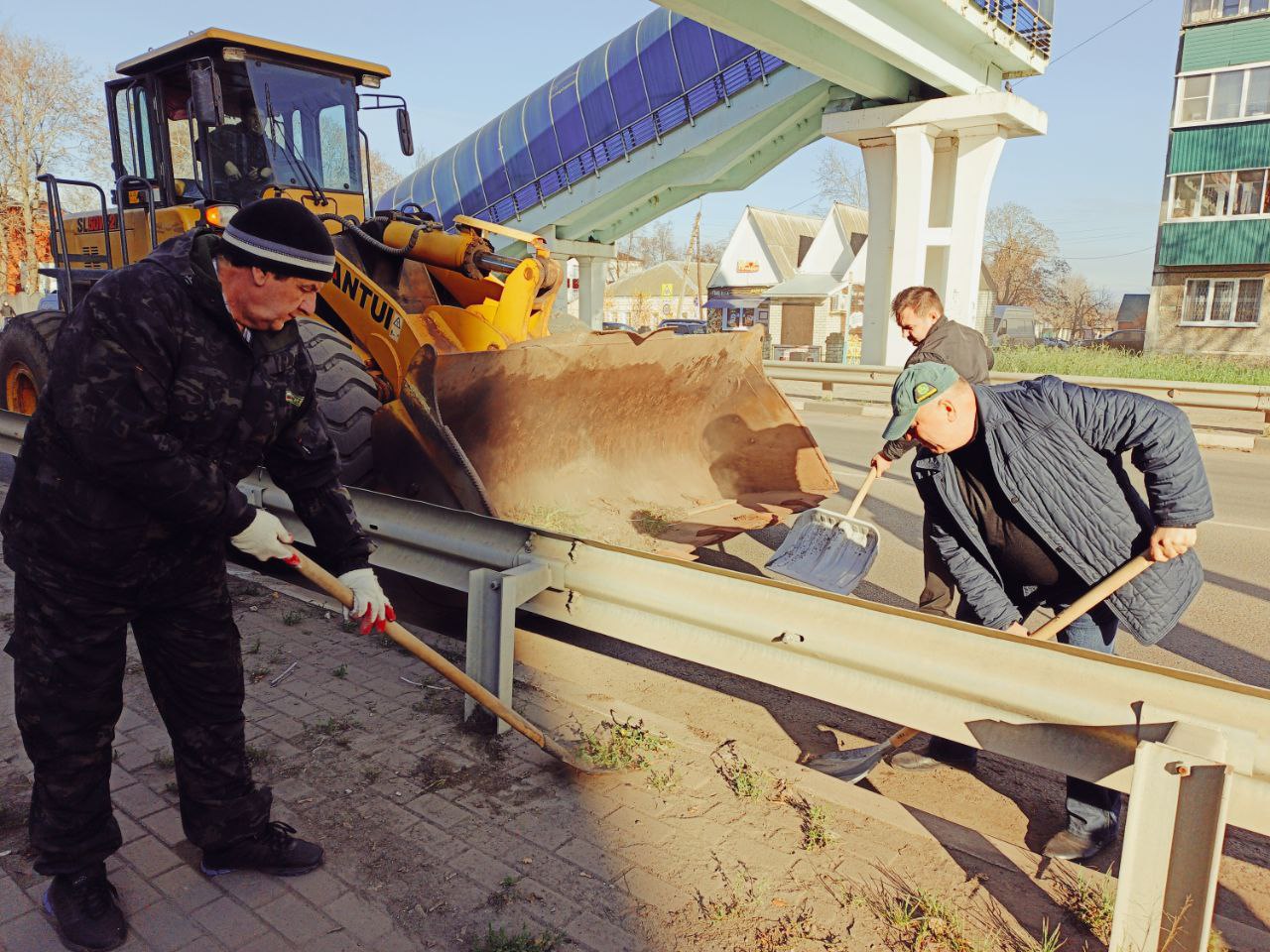 Сергей Цуканов: Сегодня в Фатеже прошёл общегородской осенний субботник, в котором приняли участие трудовые коллективы администрации района и города, подведомственных учреждений, активисты Движения Первых, работники ЖКХ и... Сергей Цуканов: Сегодня в Фатеже прошёл общегородской осенний субботник, в котором приняли участие трудовые коллективы администрации района и города, подведомственных учреждений, активисты Движения Первых, работники ЖКХ и...