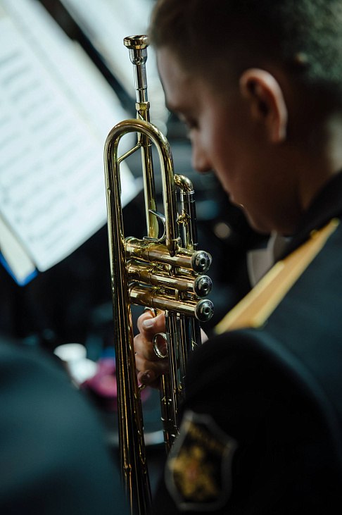 В Курске выступил Центральный концертный образцовый оркестр Военно-Морского Флота России им. Н.А. Римского-Корсакова – один из лучших творческих коллективов Вооруженных Сил РФ. Концерт посетил губернатор Курской области... В Курске выступил Центральный концертный образцовый оркестр Военно-Морского Флота России им. Н.А. Римского-Корсакова – один из лучших творческих коллективов Вооруженных Сил РФ. Концерт посетил губернатор Курской области...