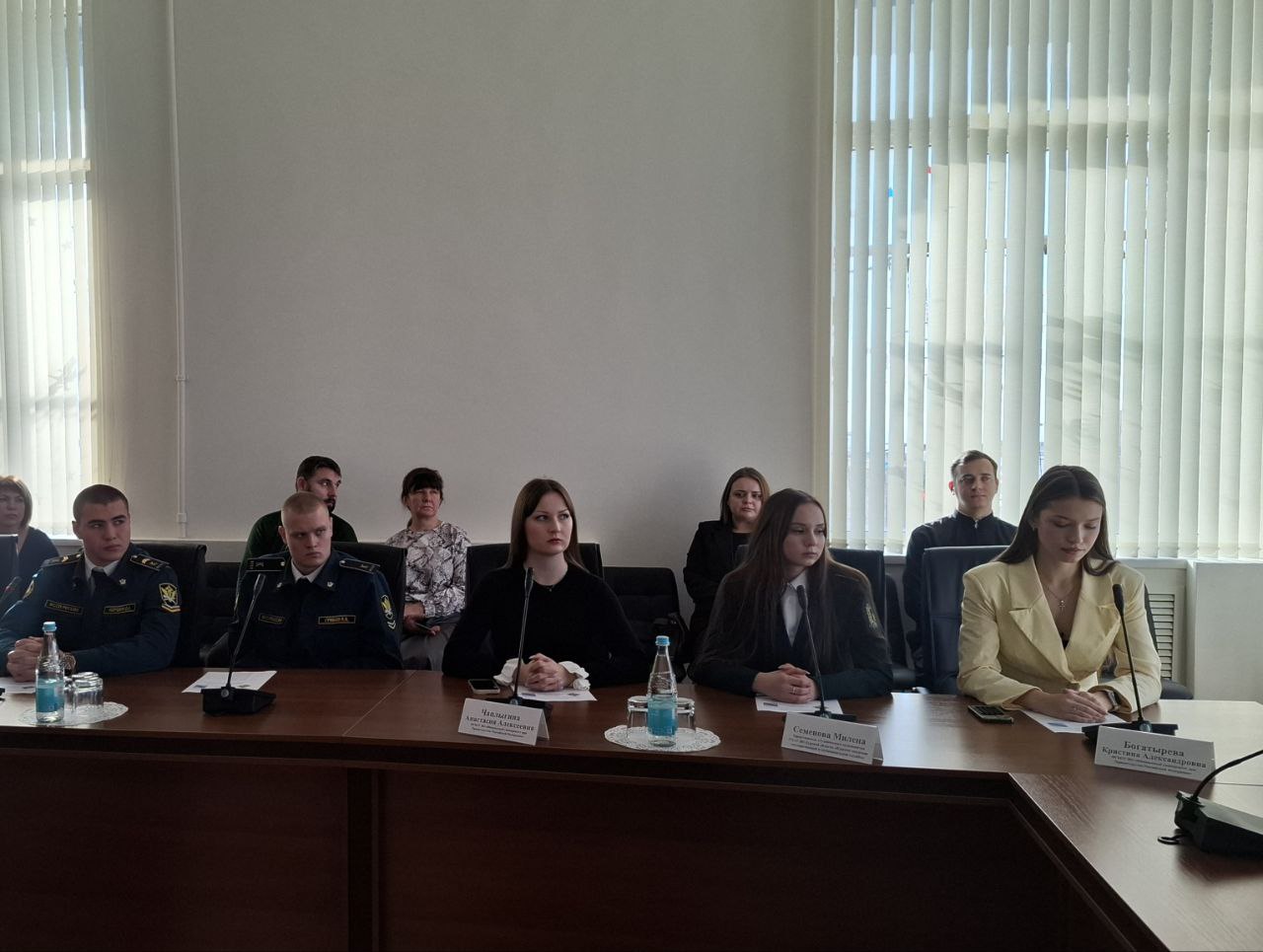 В зале заседаний КГС обсуждают влияние информационного пространства на формирование личности детей и молодежи В зале заседаний КГС обсуждают влияние информационного пространства на формирование личности детей и молодежи