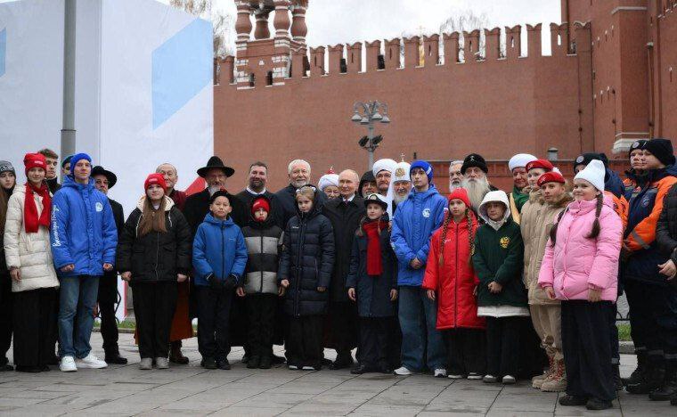 Игорь Корпунков: Две девочки из Курчатова – Ксения Сафонова и Мария Гуторова, ученицы 6 Б класса Гимназии №2 посетили Москву Игорь Корпунков: Две девочки из Курчатова – Ксения Сафонова и Мария Гуторова, ученицы 6 Б класса Гимназии №2 посетили Москву