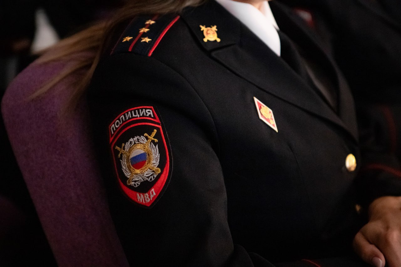 Курские стражи порядка принимают поздравления Курские стражи порядка принимают поздравления