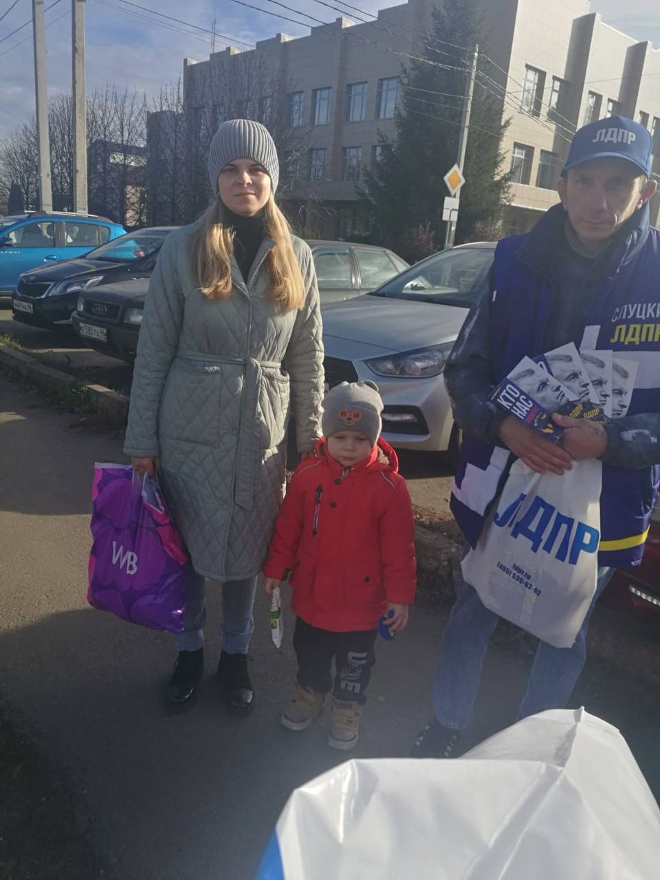 ЛДПР слышит каждого!. Активисты Курского регионального отделения ЛДПР не сидят в кабинетах — мы на улицах, во дворах, в подъездах, рядом с вами ЛДПР слышит каждого!. Активисты Курского регионального отделения ЛДПР не сидят в кабинетах — мы на улицах, во дворах, в подъездах, рядом с вами