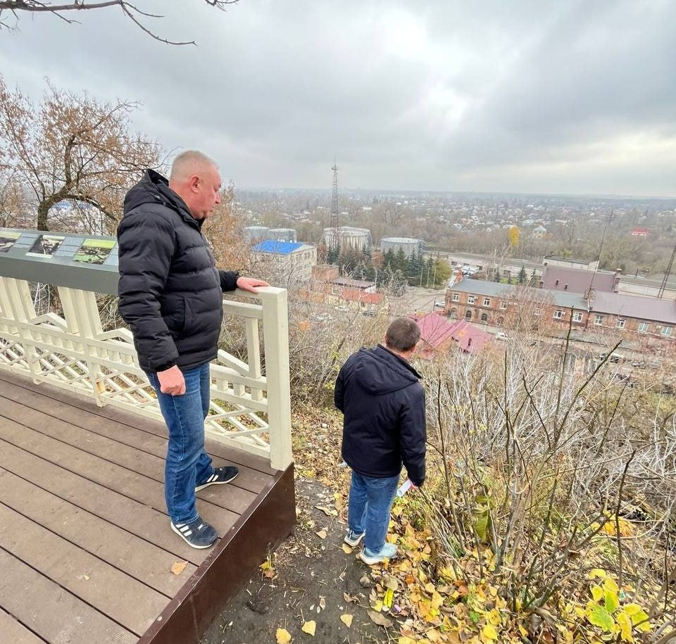 В Центральном округе сотрудники администрации провели объезд территорий В Центральном округе сотрудники администрации провели объезд территорий