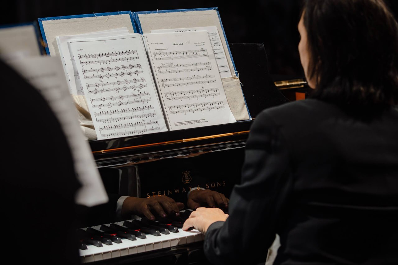 В Курске концерт оркестра ВМФ России начался с «Курского вальса» В Курске концерт оркестра ВМФ России начался с «Курского вальса»