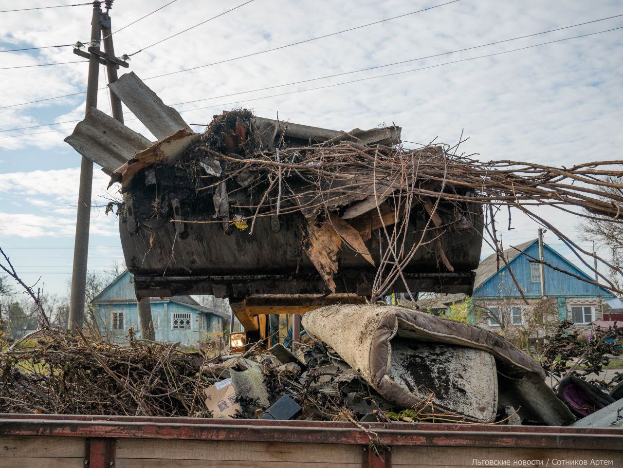 Алексей Клемешов: На протяжении двух дней, благодаря содействию организаций, расположенных на территории города, и личному участию индивидуальных предпринимателей, были убраны несанкционированные свалки на контейнерных... Алексей Клемешов: На протяжении двух дней, благодаря содействию организаций, расположенных на территории города, и личному участию индивидуальных предпринимателей, были убраны несанкционированные свалки на контейнерных...