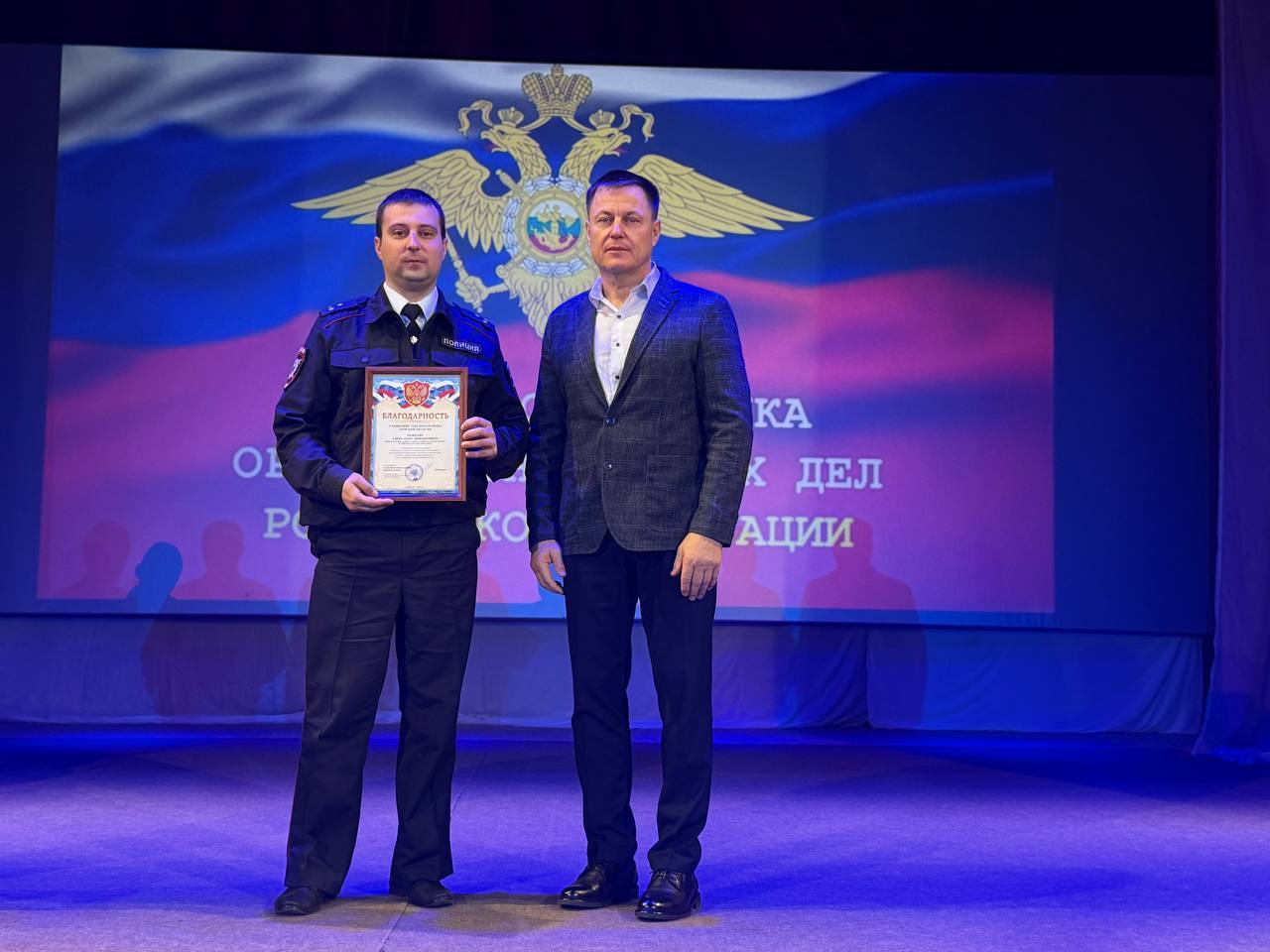 В Пристенском районе отметили приближающийся День сотрудника органов внутренних дел! Сегодня в районном Доме культуры состоялось торжество, посвященное тем, кто стоит на страже нашего спокойствия В Пристенском районе отметили приближающийся День сотрудника органов внутренних дел! Сегодня в районном Доме культуры состоялось торжество, посвященное тем, кто стоит на страже нашего спокойствия