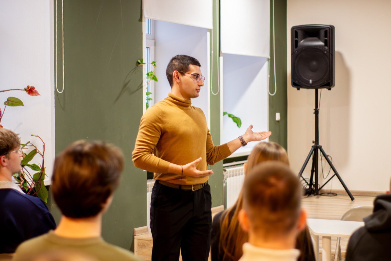 В креативном пространстве «Веранда» прошло первое в 2025-2026 учебном году заседание Городского молодёжного координационного совета В креативном пространстве «Веранда» прошло первое в 2025-2026 учебном году заседание Городского молодёжного координационного совета