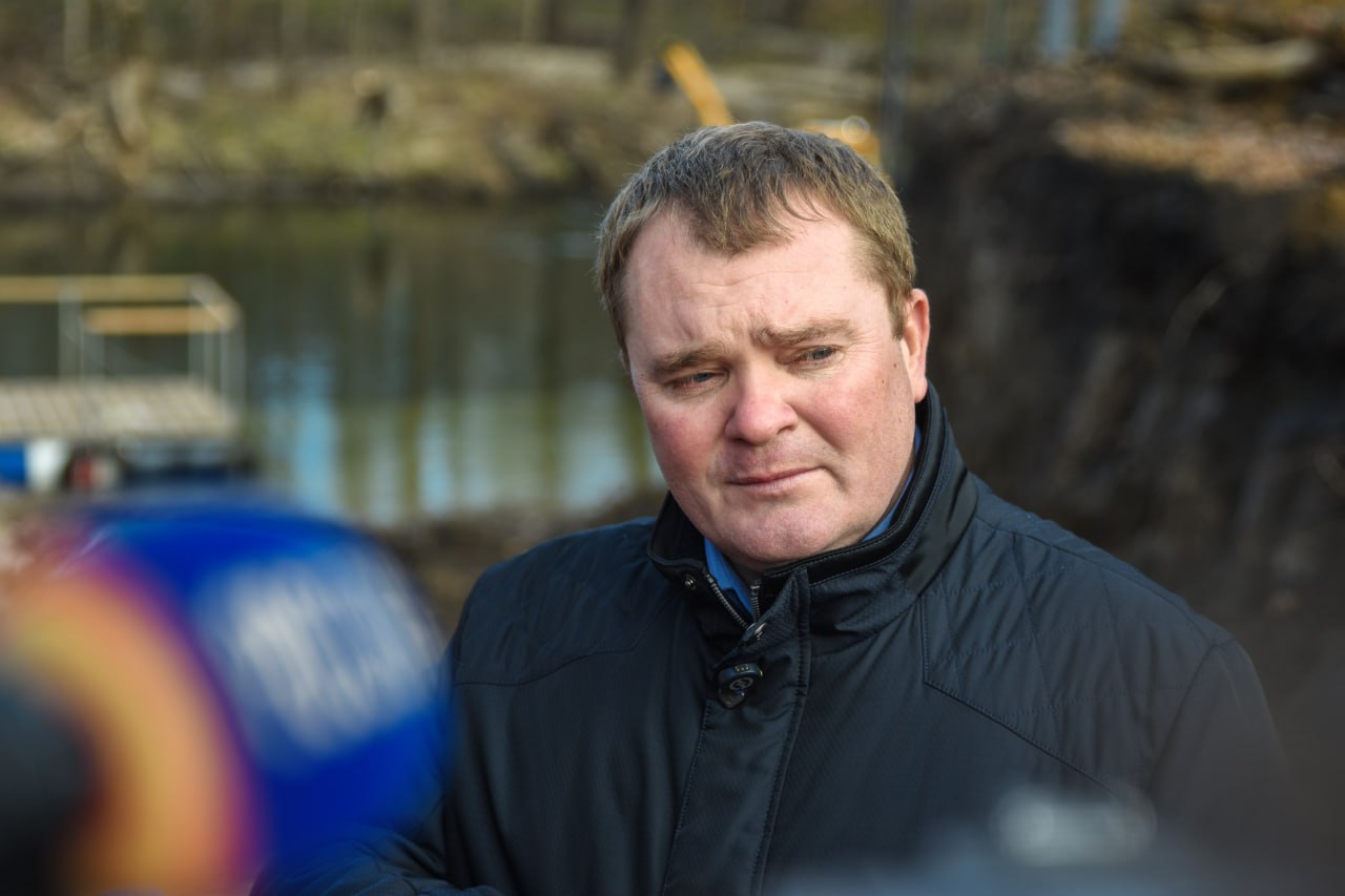 Долгожданный земснаряд спустили на реку Тускарь - началась расчистка дна с помощью спецтехники Долгожданный земснаряд спустили на реку Тускарь - началась расчистка дна с помощью спецтехники