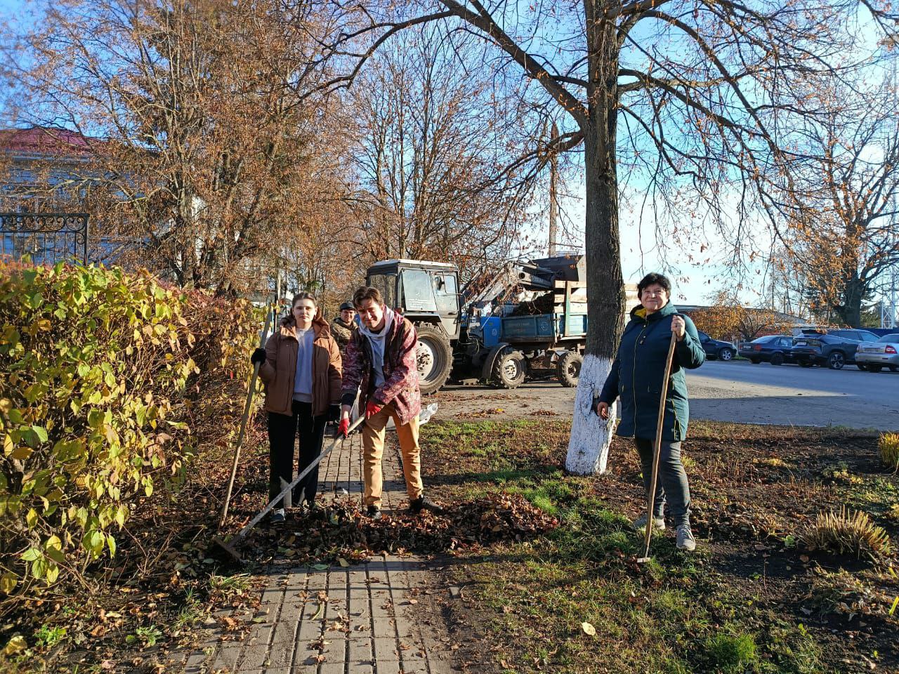 Геннадий Енютин: Пользуясь возможностью ноябрьских погожих дней, сегодня сотрудники администрации района, централизованной бухгалтерии, управления ОДОМС провели субботник и убрали территорию вокруг административных зданий Геннадий Енютин: Пользуясь возможностью ноябрьских погожих дней, сегодня сотрудники администрации района, централизованной бухгалтерии, управления ОДОМС провели субботник и убрали территорию вокруг административных зданий