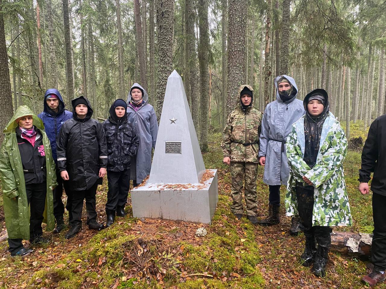 В Смоленской области курские школьники прошли «Дорогой детей войны» В Смоленской области курские школьники прошли «Дорогой детей войны»
