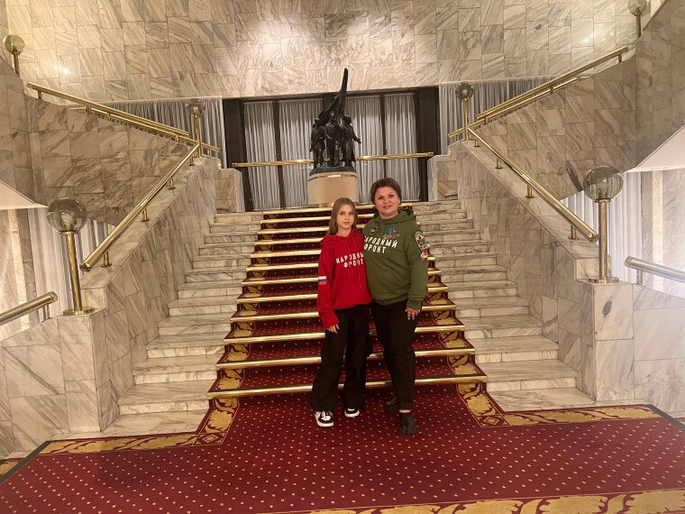 Две девочки из Курчатова – Ксения Сафонова и Мария Гуторова, ученицы 6 Б класса Гимназии №2 посетили Москву