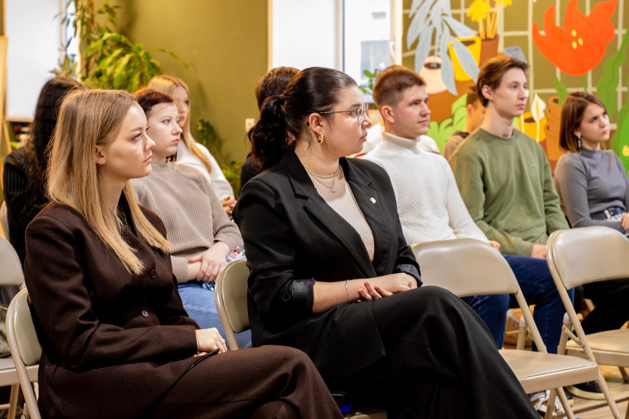 В креативном пространстве «Веранда» прошло первое в 2025-2026 учебном году заседание Городского молодёжного координационного совета В креативном пространстве «Веранда» прошло первое в 2025-2026 учебном году заседание Городского молодёжного координационного совета