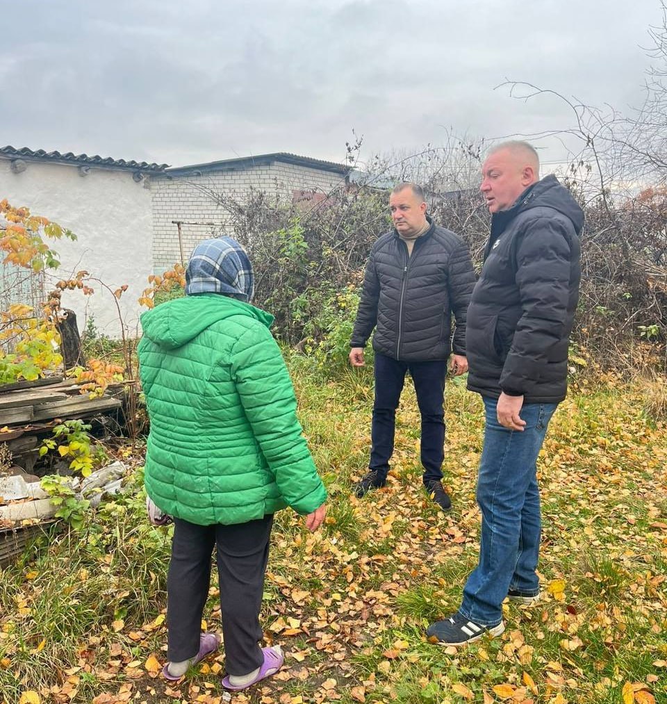 В Центральном округе сотрудники администрации провели объезд территорий В Центральном округе сотрудники администрации провели объезд территорий