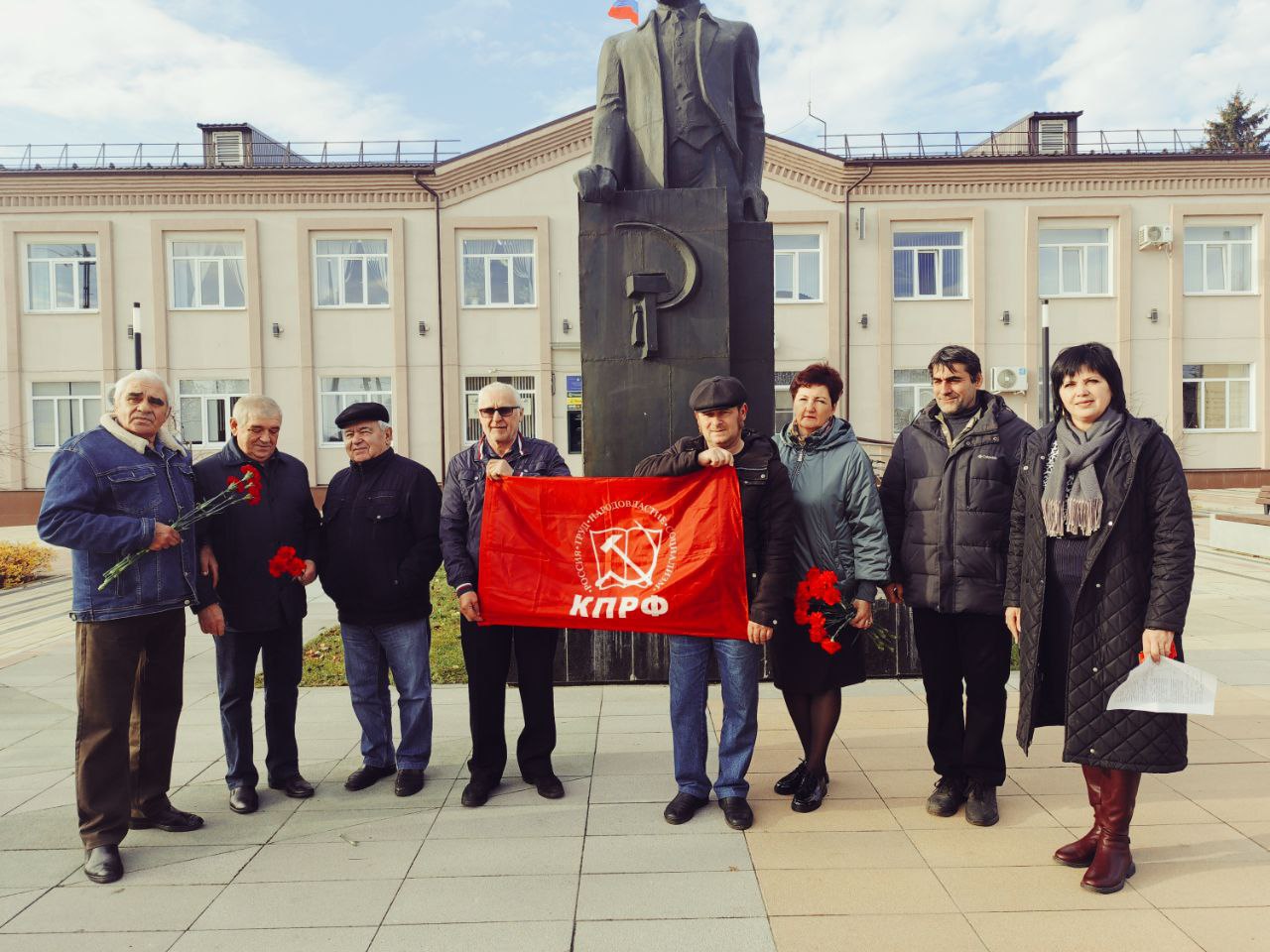 Сергей Цуканов: Уважаемые жители Фатежского района! Поздравляю вас с Днём Великой Октябрьской Социалистической революции Сергей Цуканов: Уважаемые жители Фатежского района! Поздравляю вас с Днём Великой Октябрьской Социалистической революции