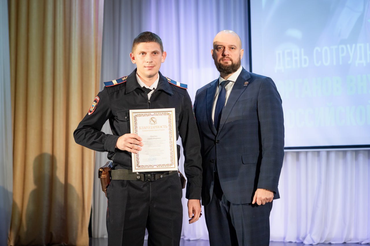 Курские стражи порядка принимают поздравления Курские стражи порядка принимают поздравления