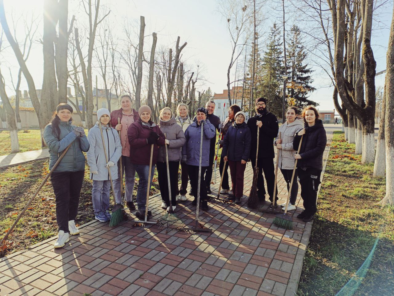 Сергей Цуканов: Сегодня в Фатеже прошёл общегородской осенний субботник, в котором приняли участие трудовые коллективы администрации района и города, подведомственных учреждений, активисты Движения Первых, работники ЖКХ и... Сергей Цуканов: Сегодня в Фатеже прошёл общегородской осенний субботник, в котором приняли участие трудовые коллективы администрации района и города, подведомственных учреждений, активисты Движения Первых, работники ЖКХ и...