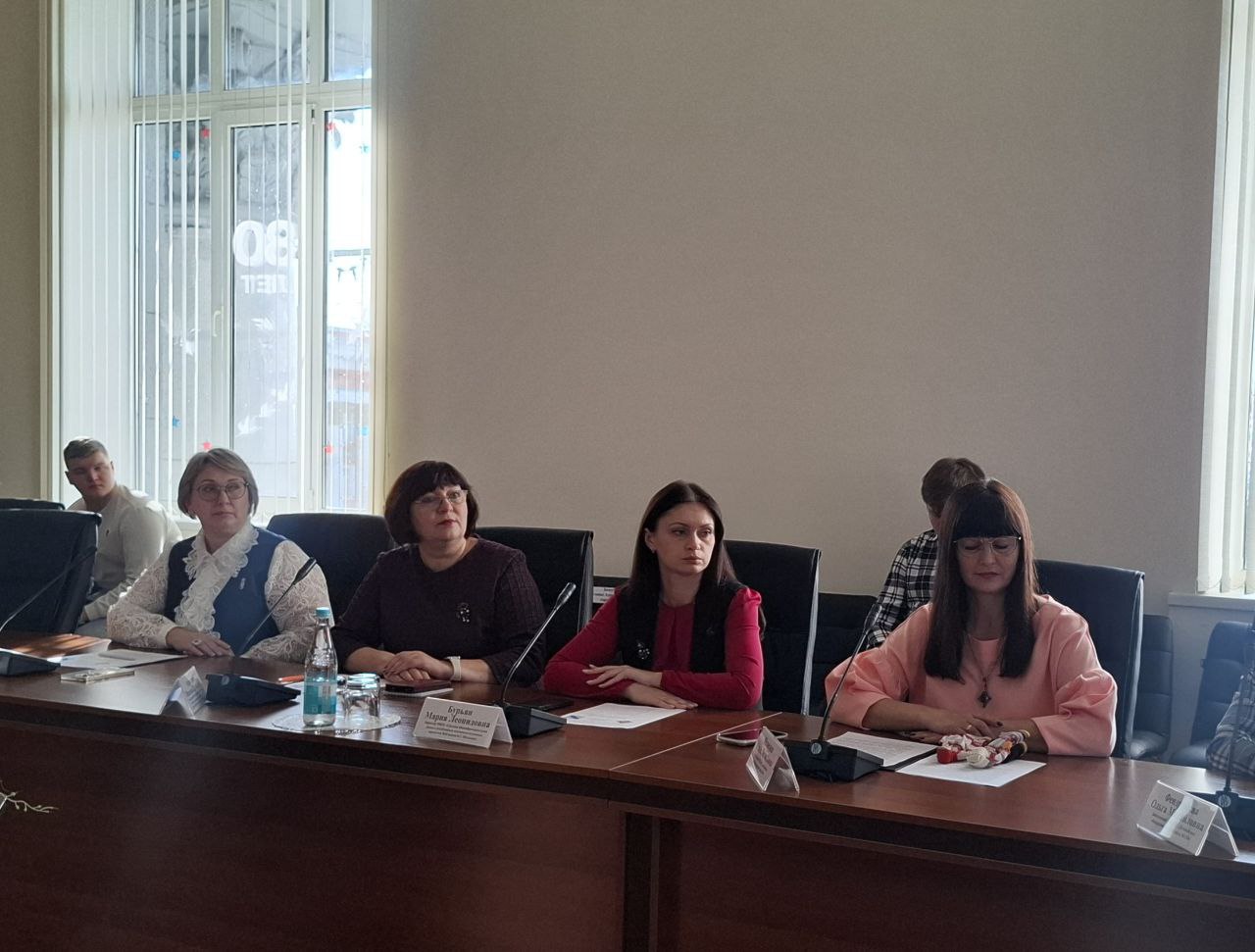 В зале заседаний КГС обсуждают влияние информационного пространства на формирование личности детей и молодежи В зале заседаний КГС обсуждают влияние информационного пространства на формирование личности детей и молодежи