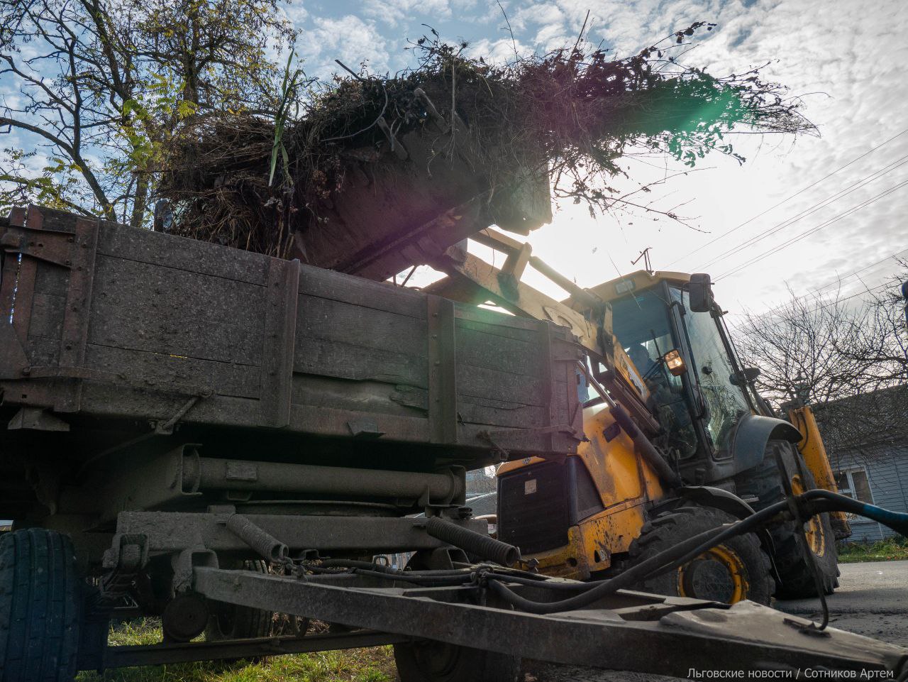 Алексей Клемешов: На протяжении двух дней, благодаря содействию организаций, расположенных на территории города, и личному участию индивидуальных предпринимателей, были убраны несанкционированные свалки на контейнерных... Алексей Клемешов: На протяжении двух дней, благодаря содействию организаций, расположенных на территории города, и личному участию индивидуальных предпринимателей, были убраны несанкционированные свалки на контейнерных...