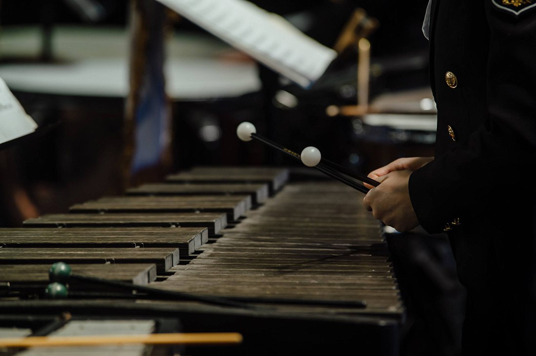 В Курске выступил Центральный концертный образцовый оркестр Военно-Морского Флота России им. Н.А. Римского-Корсакова – один из лучших творческих коллективов Вооруженных Сил РФ. Концерт посетил губернатор Курской области... В Курске выступил Центральный концертный образцовый оркестр Военно-Морского Флота России им. Н.А. Римского-Корсакова – один из лучших творческих коллективов Вооруженных Сил РФ. Концерт посетил губернатор Курской области...