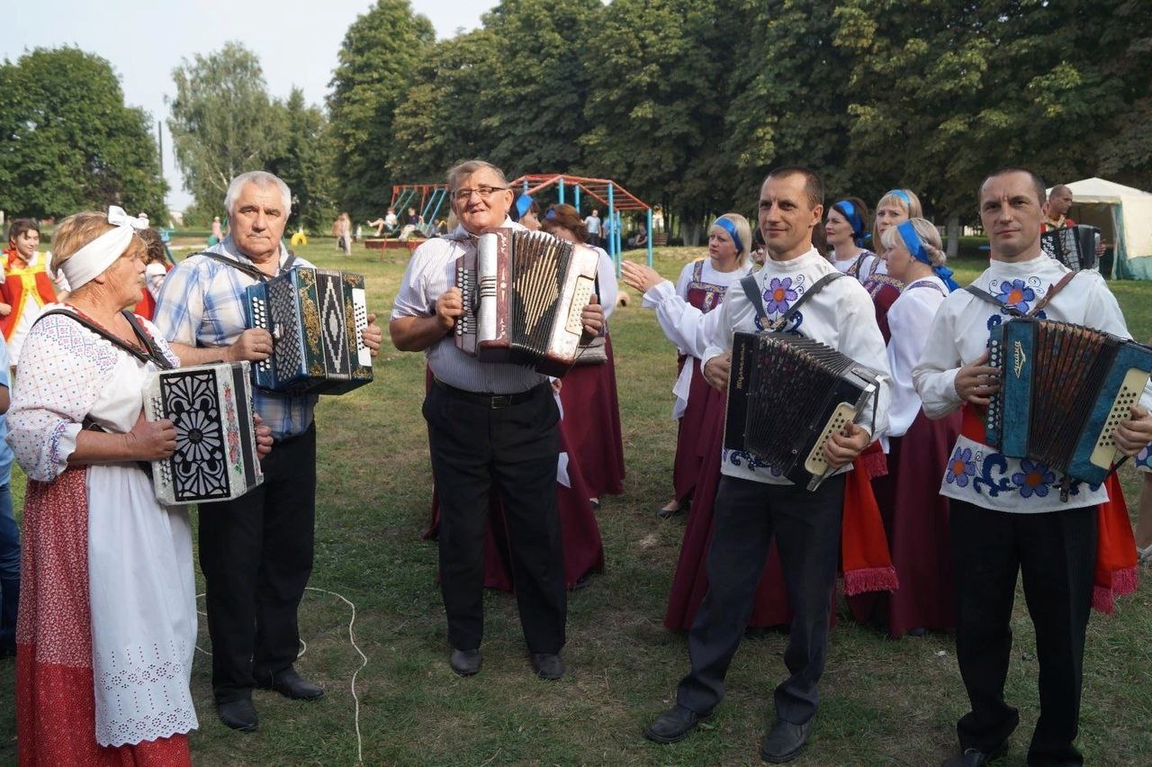 Братья Шуруповы из Глушковского района снялись в передаче «Играй, гармонь!» Братья Шуруповы из Глушковского района снялись в передаче «Играй, гармонь!»