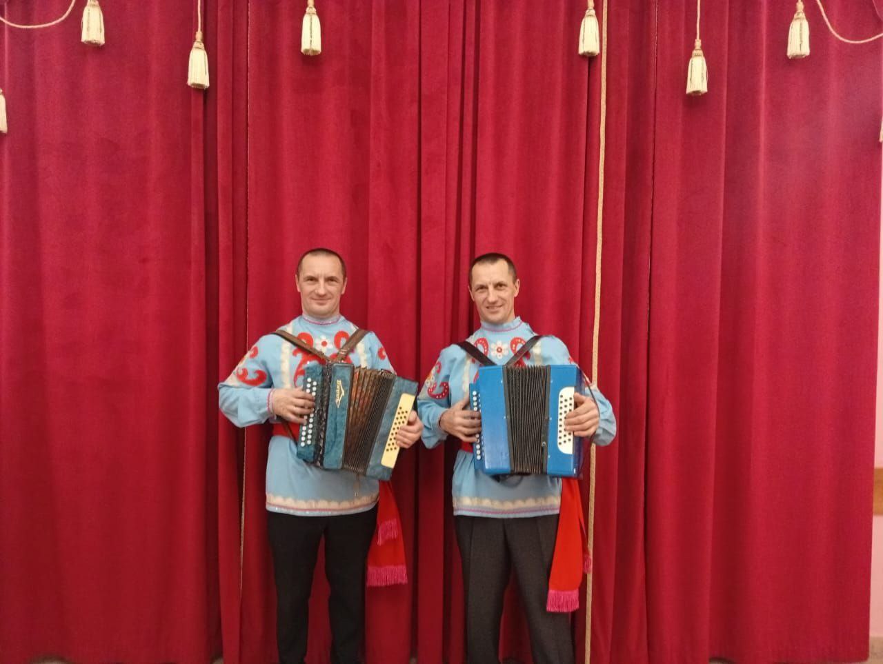 Братья Шуруповы из Глушковского района снялись в передаче «Играй, гармонь!»