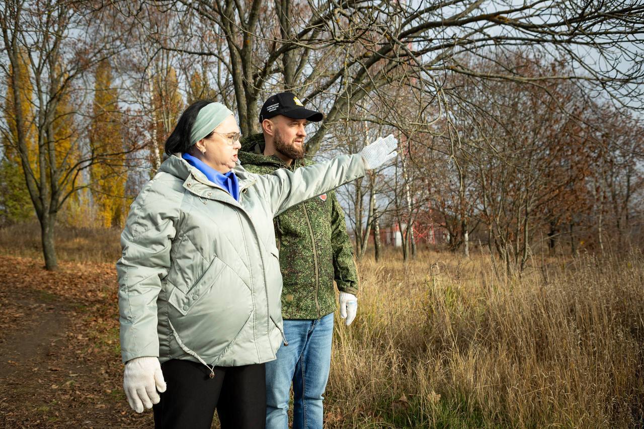 Евгений Маслов: Сегодня вместе с общественниками в микрорайоне Заря, в Светлом проезде, провели субботник Евгений Маслов: Сегодня вместе с общественниками в микрорайоне Заря, в Светлом проезде, провели субботник