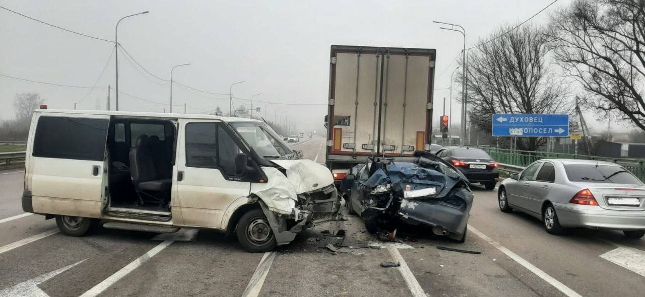 В Курской области сотрудники полиции выясняют обстоятельства ДТП с тремя автомобилями