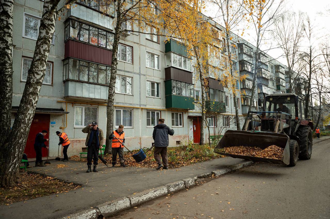Евгений Маслов: Сегодня вместе с общественниками в микрорайоне Заря, в Светлом проезде, провели субботник Евгений Маслов: Сегодня вместе с общественниками в микрорайоне Заря, в Светлом проезде, провели субботник
