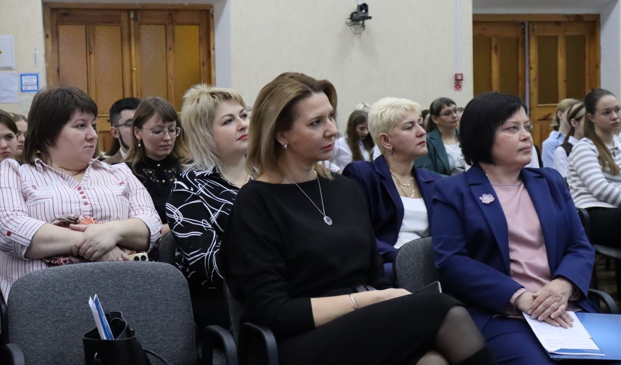 Курские педагоги обсудили духовно-нравственное воспитание молодежи Курские педагоги обсудили духовно-нравственное воспитание молодежи